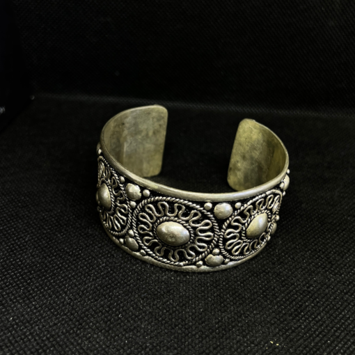 Traditional Moroccan accessories - Handcrafted Silver Bracelet – Timeless Elegance