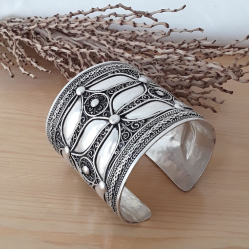 Tuareg Berber Cuff Bracelet: A Fusion of Amazigh Heritage and Moroccan Elegance