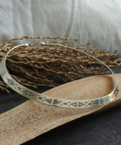 Silver Choker Cuff Necklace: Embrace the Allure of Simplicity