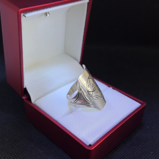 Enchanting Silver Moroccan Ring: Embrace Exotic Beauty and Timeless Style