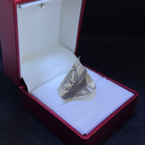 Enchanting Silver Moroccan Ring: Embrace Exotic Beauty and Timeless Style