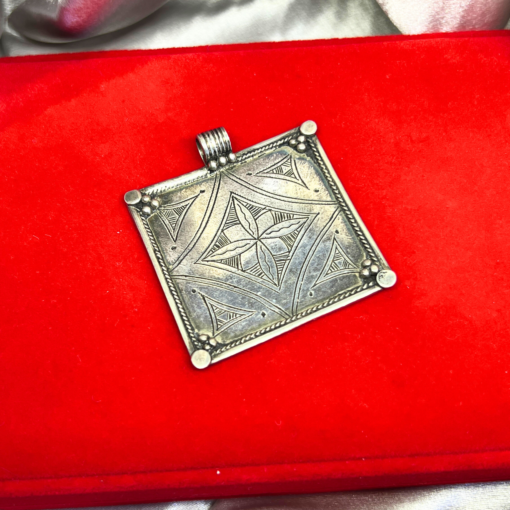 Exquisite Tribal Necklace – Handmade Silver with Amazigh Engraving