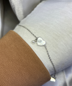 Exquisite Silver Charm Bracelet with Heart Clasp – Elegant & Timeless