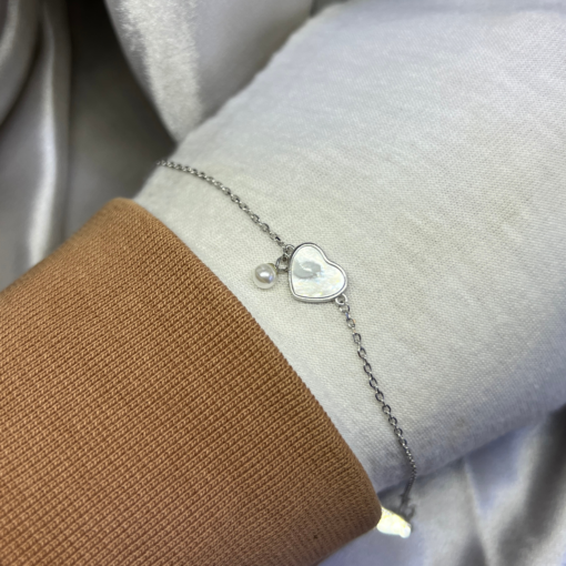 Exquisite Silver Charm Bracelet with Heart Clasp – Elegant & Timeless