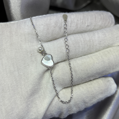 Exquisite Silver Charm Bracelet with Heart Clasp – Elegant & Timeless