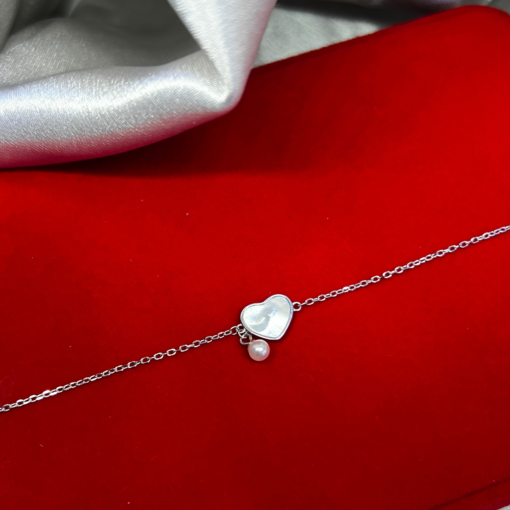 Exquisite Silver Charm Bracelet with Heart Clasp – Elegant & Timeless