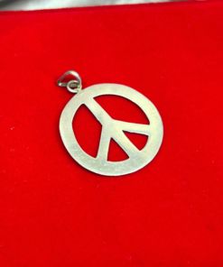 Silver Peace Sign Necklace – Inspiring Symbol of Unity & Strength